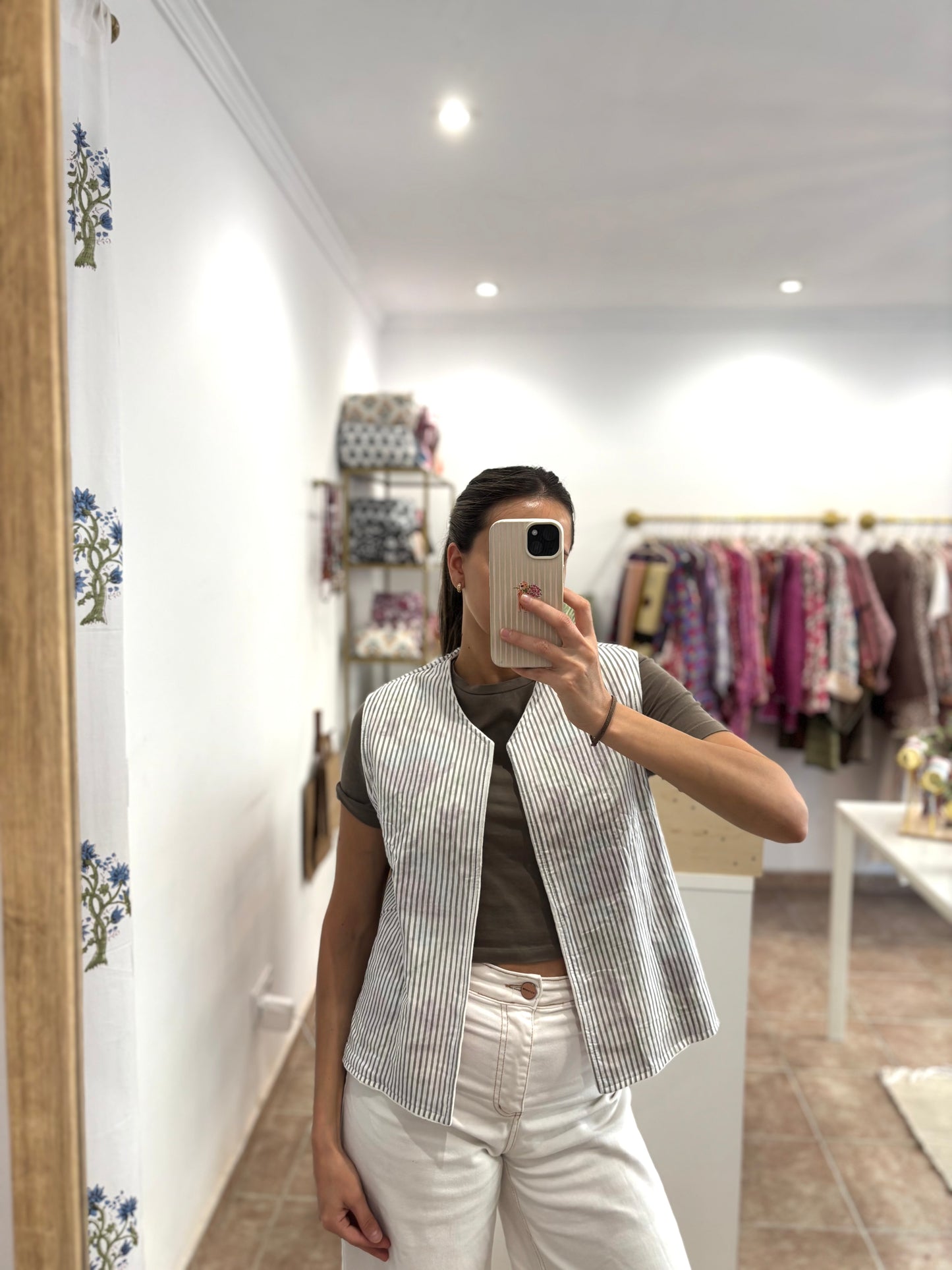 Chaleco bordado reversible