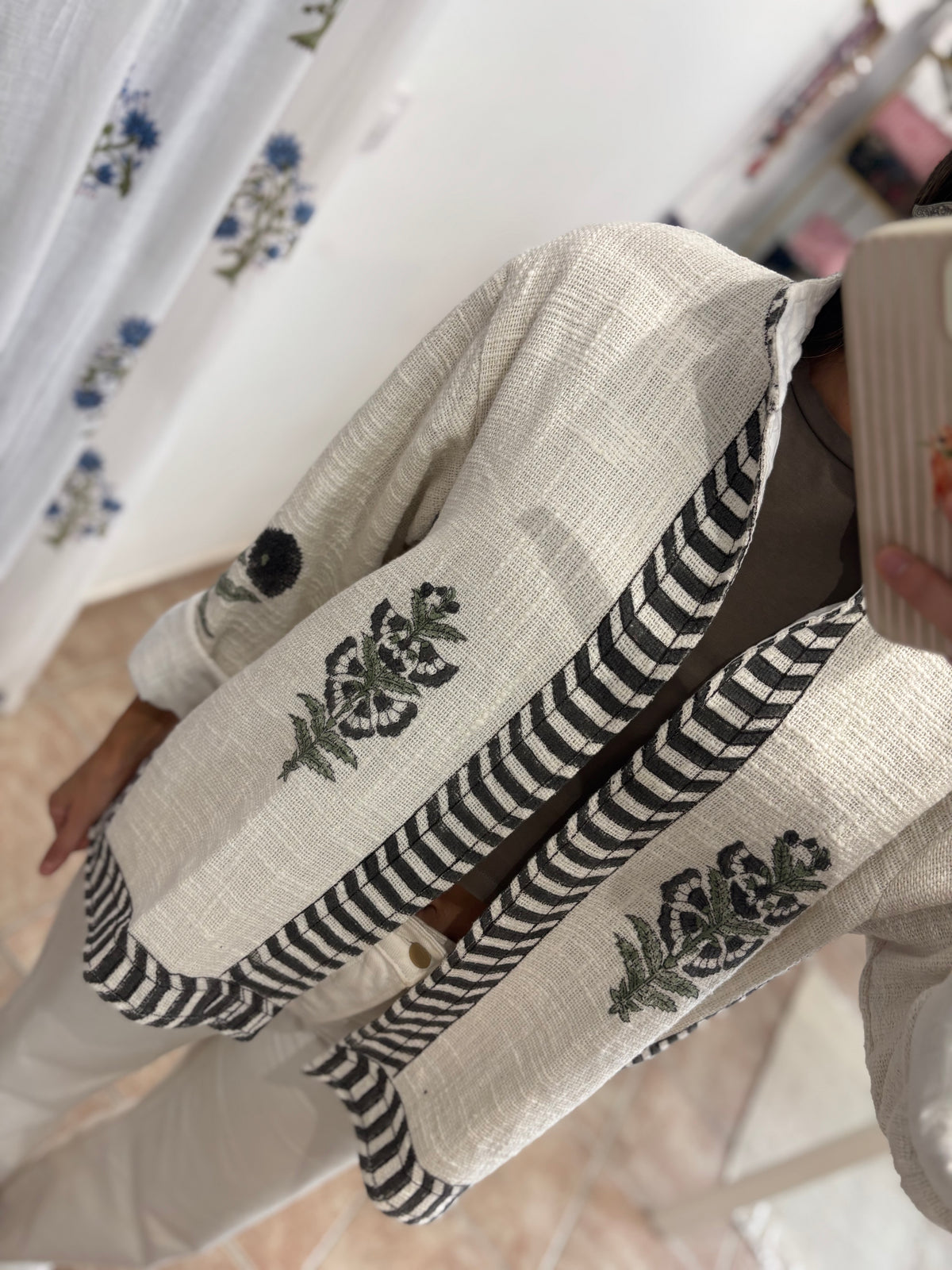 Chaqueta de algodón pintada a mano
