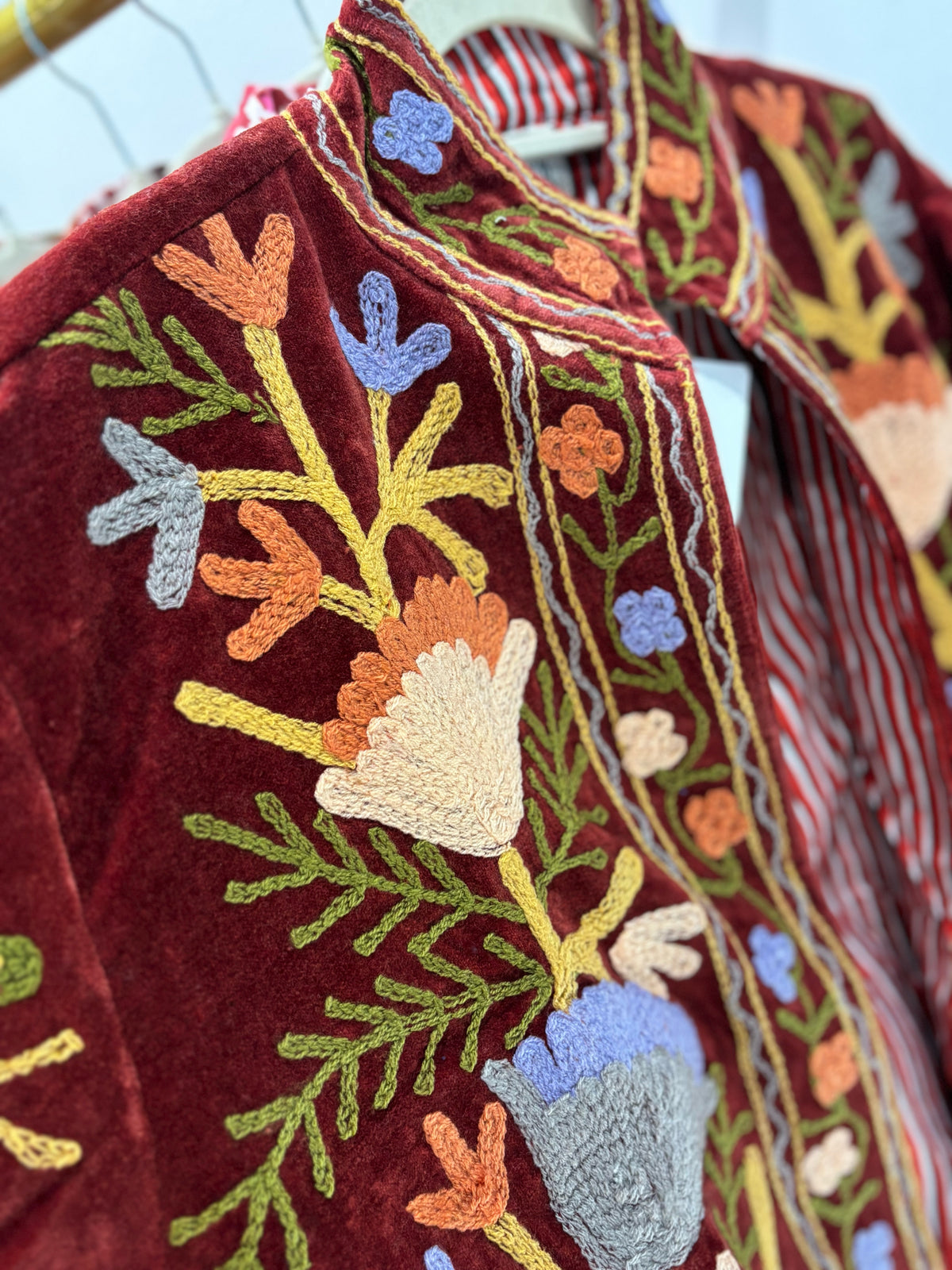 Chaqueta terciopelo bordada