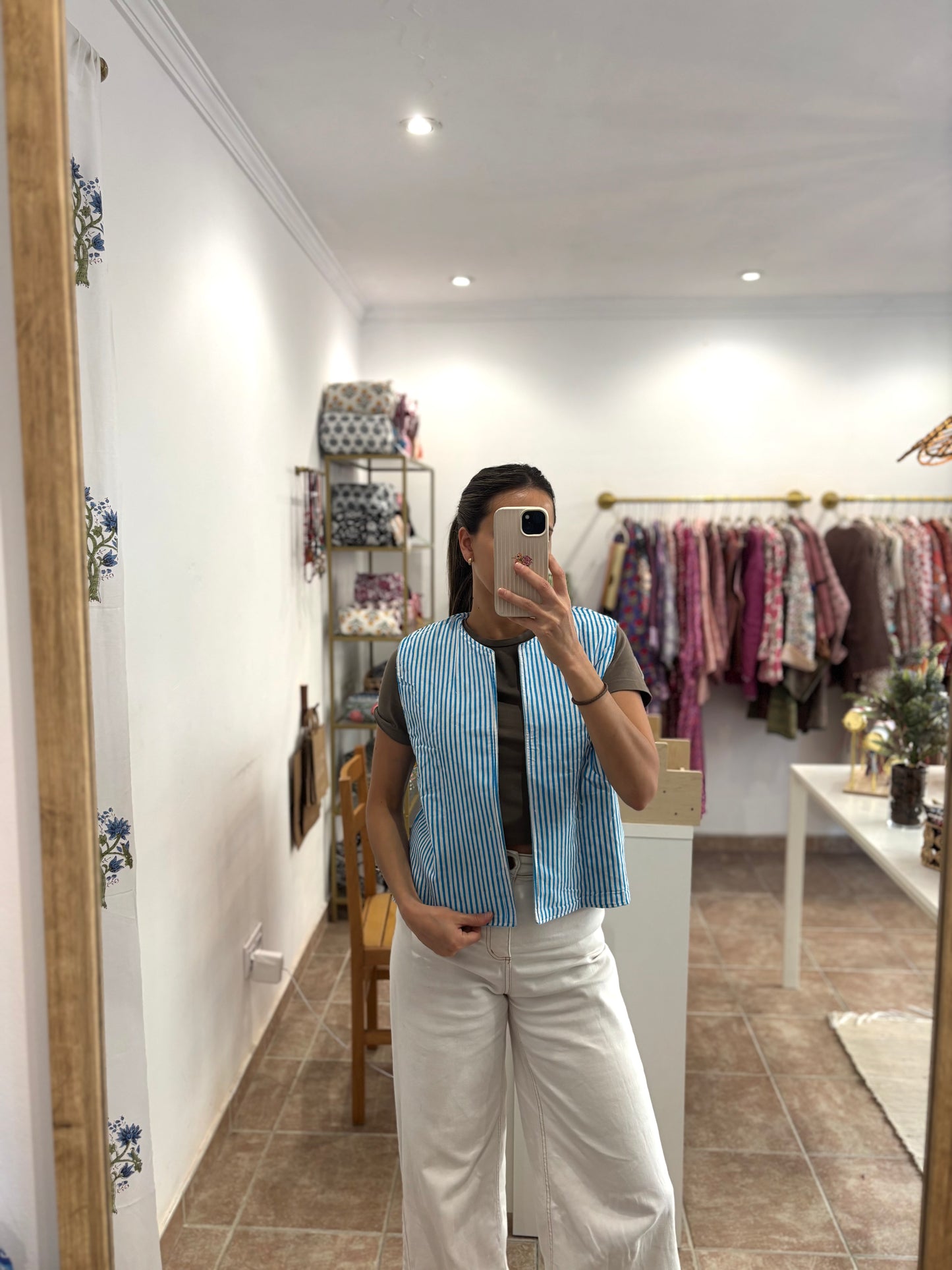 Chaleco bordado reversible