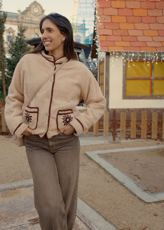 Chaqueta de lana bordada