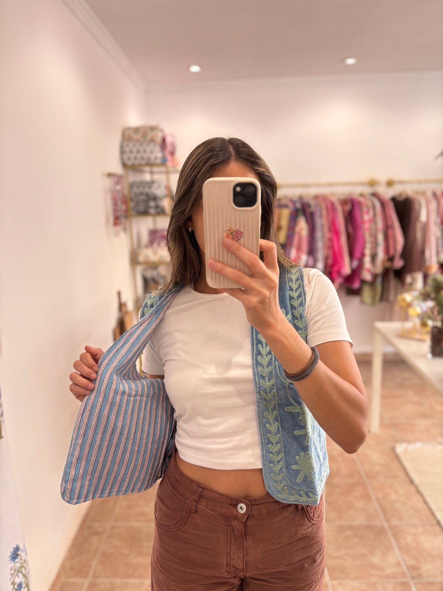 Chaleco bordado reversible
