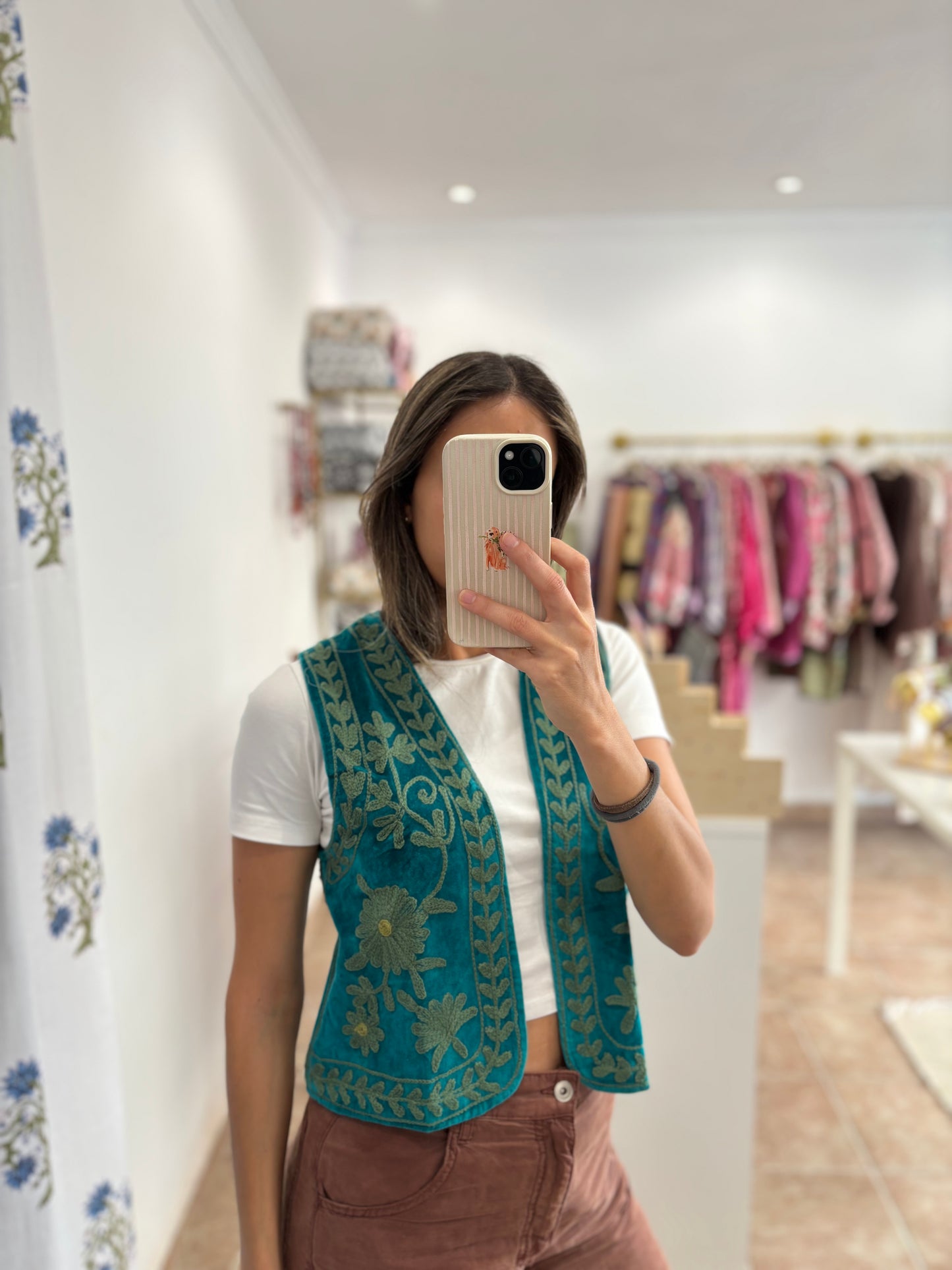 Chaleco bordado reversible