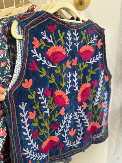 Chaleco bordado reversible